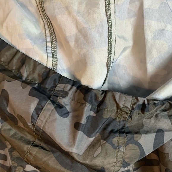 Soul Cycle  Windbreaker Anorak Hooded Packable Camo Jacket Size M - Picture 8 of 9